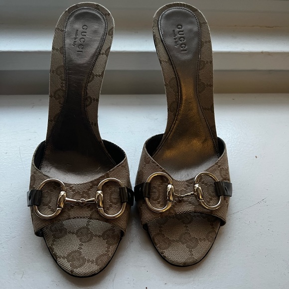 Gucci buckle monogram mules - Picture 2 of 8